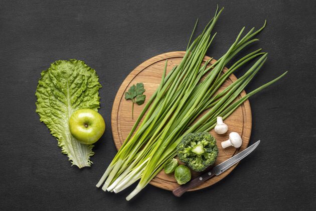 农产品韭菜和花椰菜苹果的俯视图食品健康营养