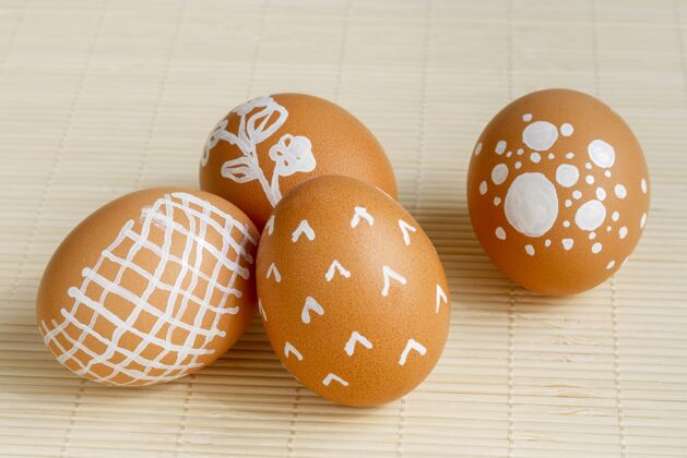 宗教复活节彩蛋的高角度帕查鸡蛋纪念