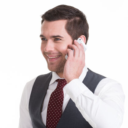 侧线随手用手机打电话的快乐男人的画像-隔离在白色上概念交流成人快乐商务人士