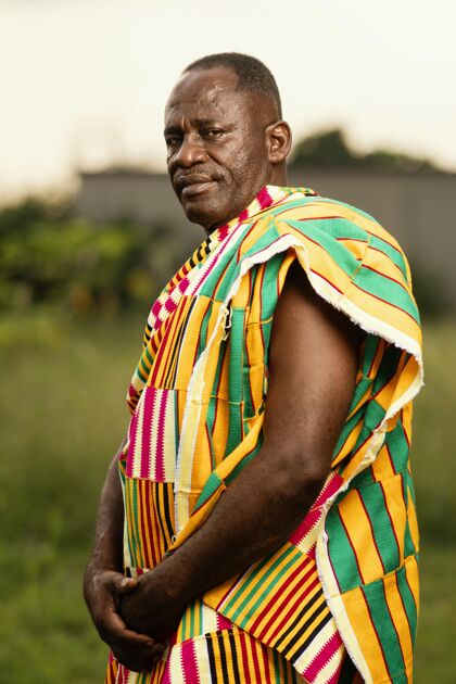 男人穿着传统服装的非洲老人部落非裔美国人文化