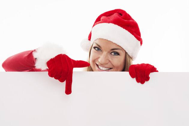 兴奋圣诞老人指着白板广告牌季节黑板