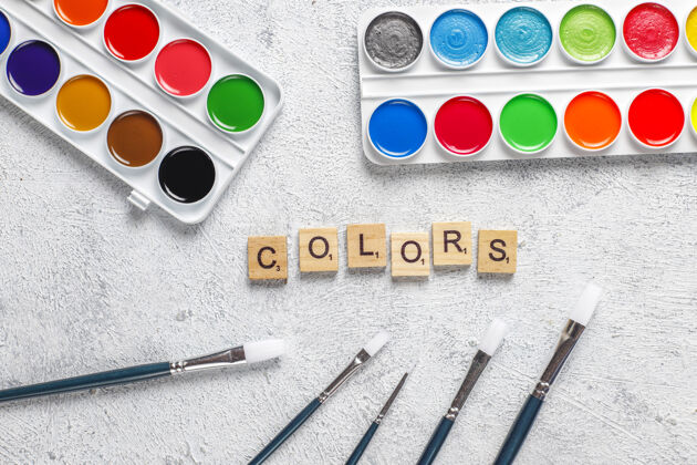五彩一套水彩颜料和画笔绘画水彩教育