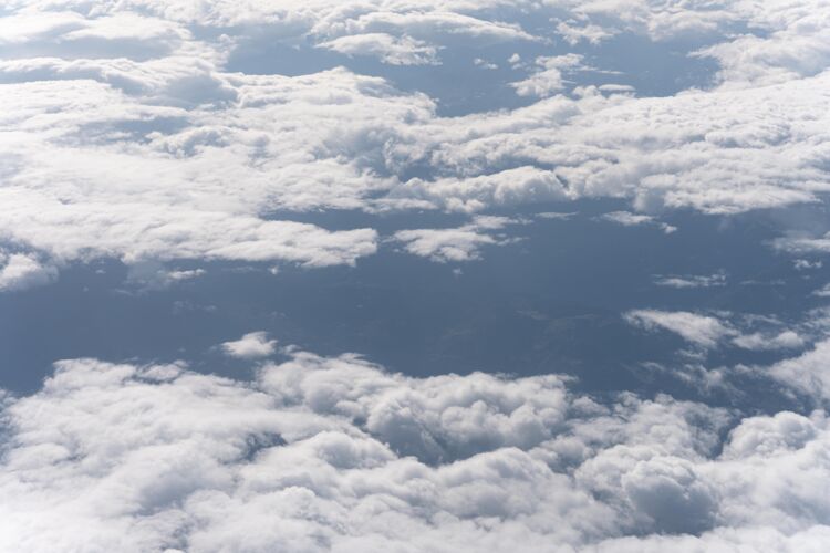 云从飞机上看到美丽的蓬松的云户外自然天空