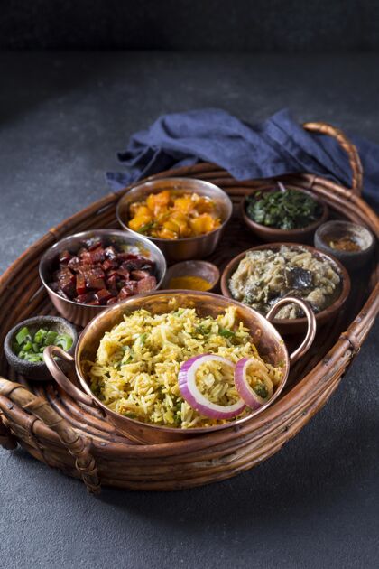 特色高角度美味巴基斯坦餐安排在一个篮子里膳食分类烹饪