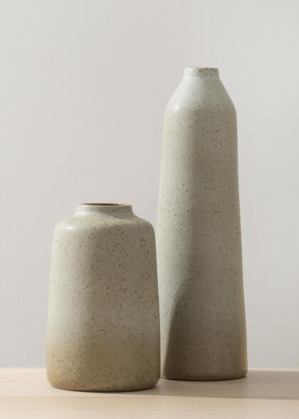 可持续性两个花瓶的正视图生活方式简单简约