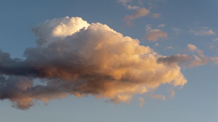 风美丽的自然云在白天的天空自然背景自由