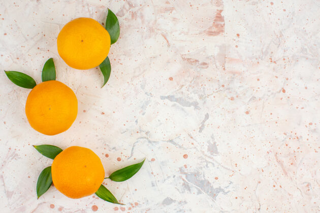 柑橘顶视图新鲜的橘子在明亮的隔离表面自由空间柠檬顶部维生素