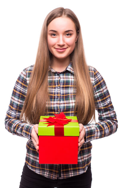 女人快乐美丽的年轻女子拿着礼品盒在白墙上时尚盒子年轻