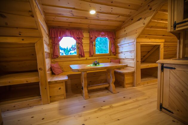 小屋斯洛文尼亚 诺瓦瓦斯 布洛克湖 一间小木屋的内部住宿原木乡村