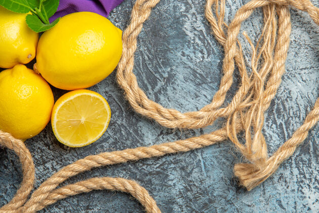 颜色用绳子顶着新鲜的柠檬橙子新鲜柠檬
