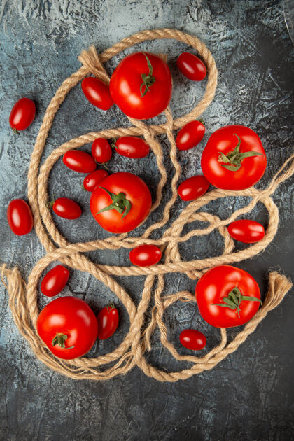 绳索顶视图新鲜樱桃番茄与绳索甜浆果木本植物
