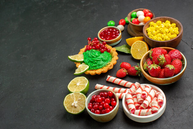 浆果正面是美味的水果和糖果蛋糕食物蛋糕甜点