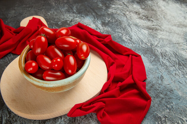 西红柿正面图新鲜西红柿在盘子里食物甜味健康
