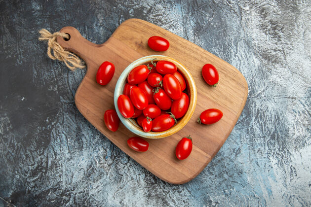 石榴顶视图红樱桃番茄西红柿健康食品