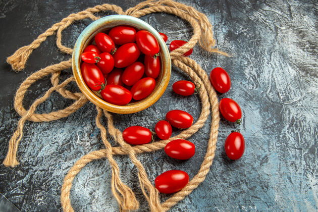 绳子半顶视图红樱桃番茄用绳子红樱桃西红柿装饰樱桃