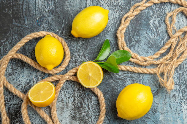 黄色用绳子顶着新鲜的柠檬柑橘柠檬顶部