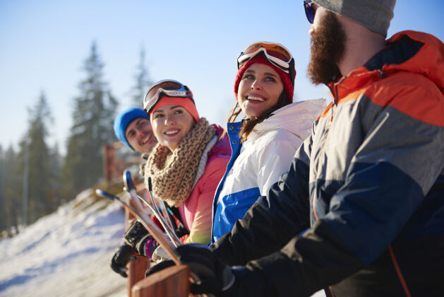 滑雪护目镜朋友喜欢在一起季节朋友滑雪