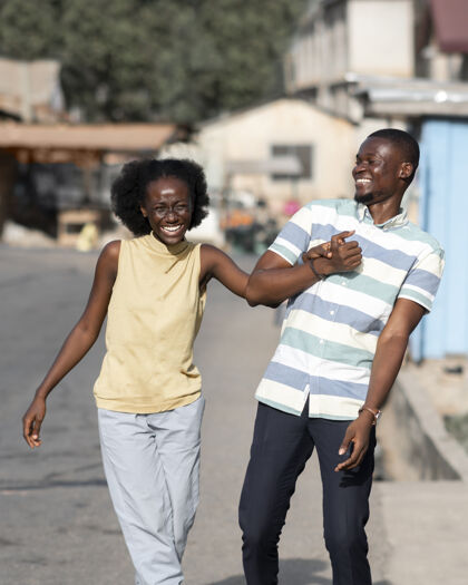 第三世界中枪笑脸非洲夫妇成人第三贫困