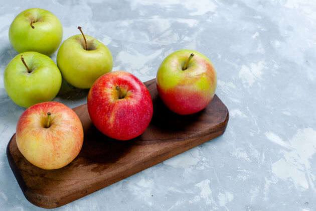 浅白前视新鲜苹果醇厚水果表面浅白色水果新鲜醇厚成熟维生素水果可食用水果视野