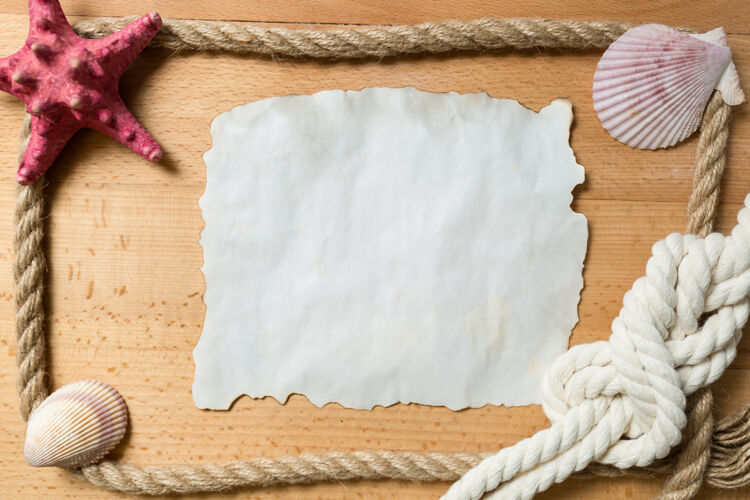 假期一张用绳子和贝壳做成的旧白纸夏天贝壳旅行