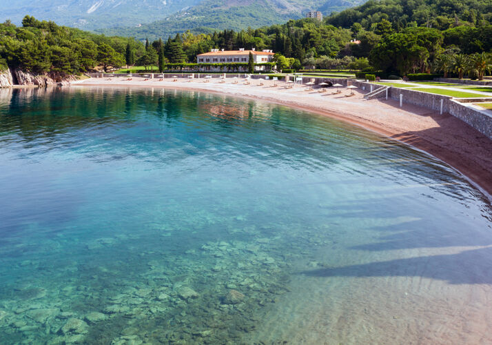 黑山粉色沙滩米洛赫海滩夏季景观（黑山 布德瓦东南6公里）早晨海岸酒店