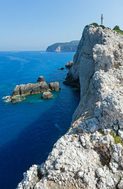 蔚蓝莱夫卡斯岛和灯塔的岩石南开普（希腊 爱奥尼亚海）海湾海蓝海岸