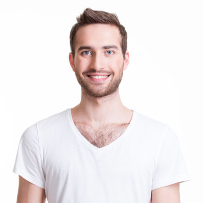 男微笑快乐的年轻人的肖像-孤立在白色男T恤衬衫