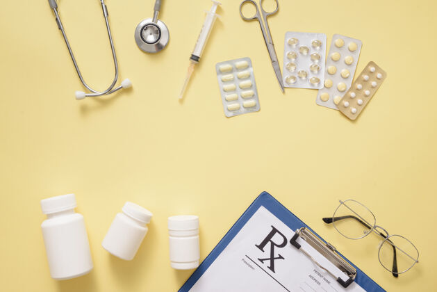 科学保健概念黄色背景的药片和医药成分背景专业容器