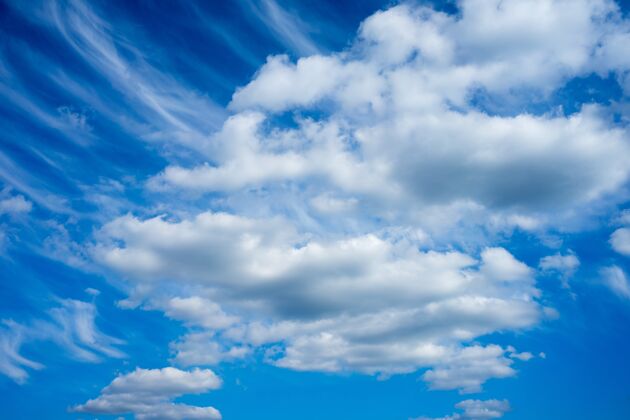 风景白天蓝色多云天空的低角度拍摄大气多云天堂
