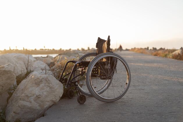残疾人沙滩轮椅生活理念生活方式身体残疾